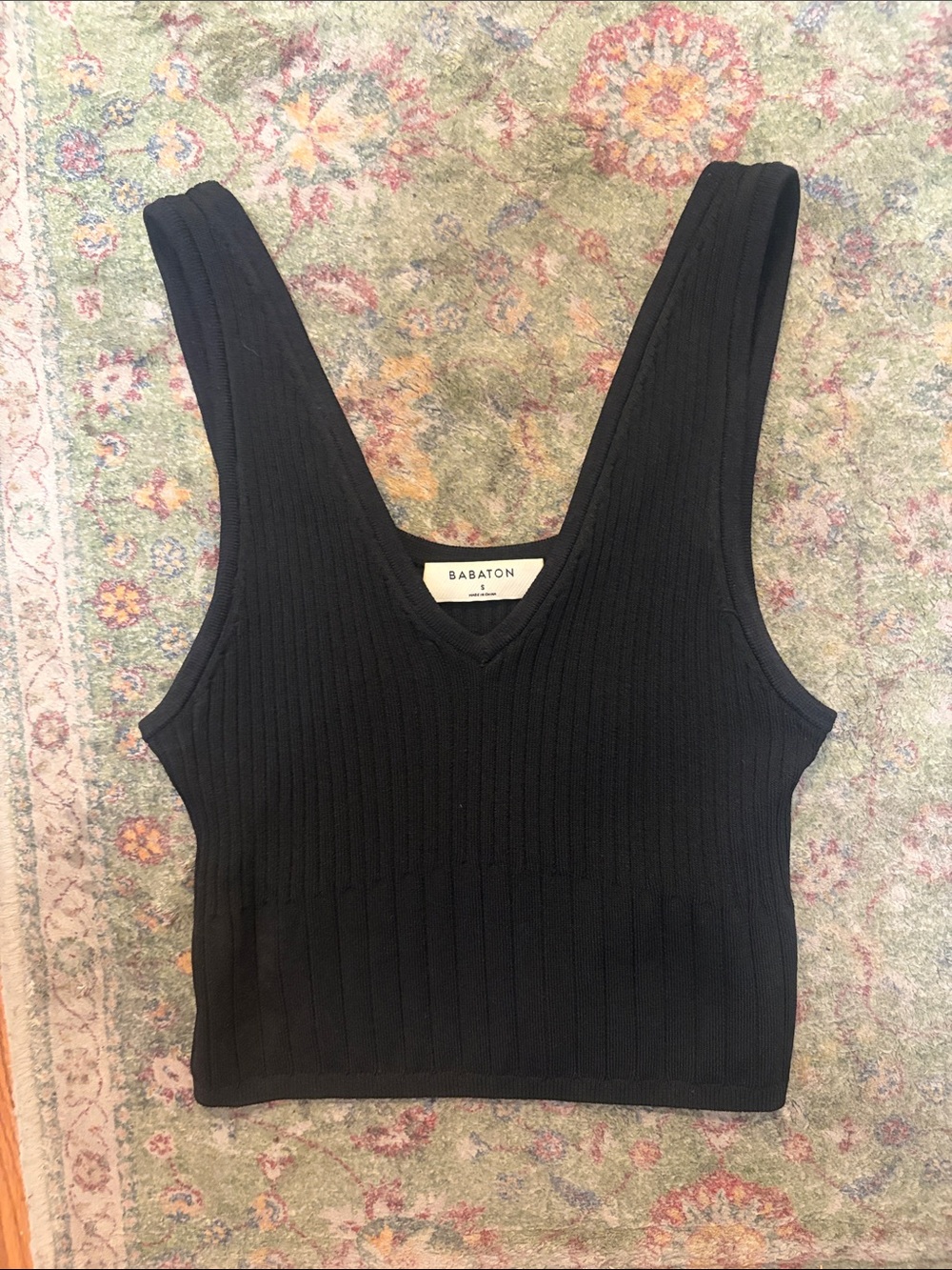 Aritzia - Babaton Black Ribbed V-Neck Cropped Tank